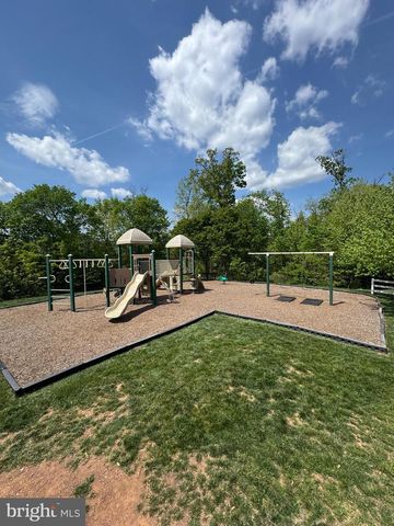 6912 KONA DR, Gainesville, VA 20155