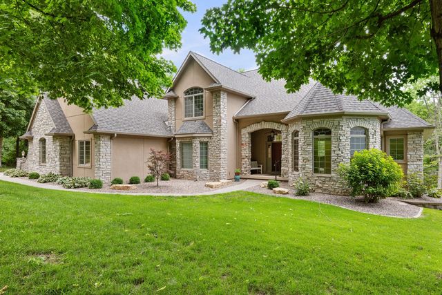2296 Forest Reed Place, Le Claire, IA 52753
