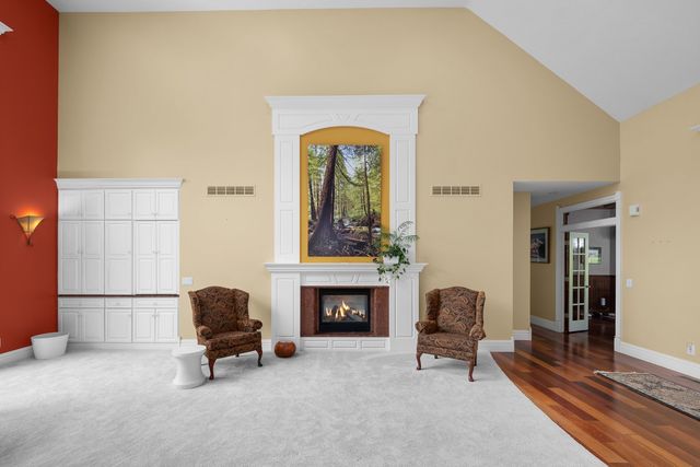 2296 Forest Reed Place, Le Claire, IA 52753