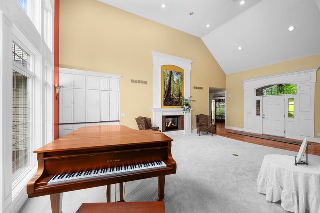 2296 Forest Reed Place, Le Claire, IA 52753