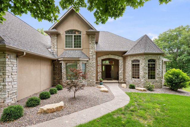 2296 Forest Reed Place, Le Claire, IA 52753
