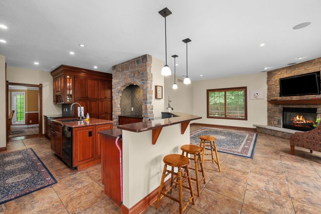 2296 Forest Reed Place, Le Claire, IA 52753