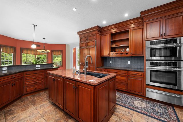 2296 Forest Reed Place, Le Claire, IA 52753
