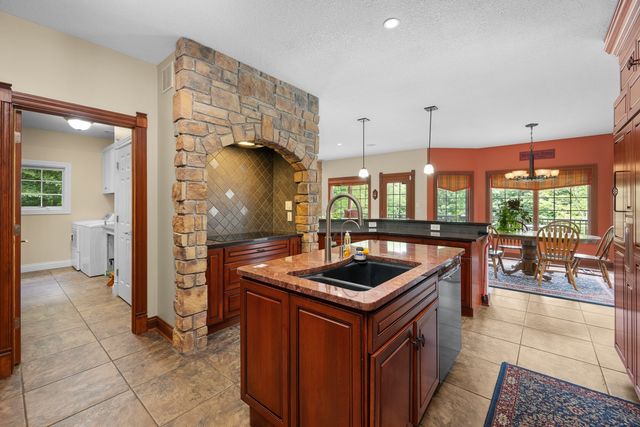2296 Forest Reed Place, Le Claire, IA 52753