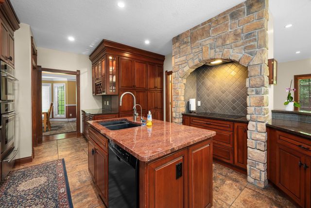 2296 Forest Reed Place, Le Claire, IA 52753