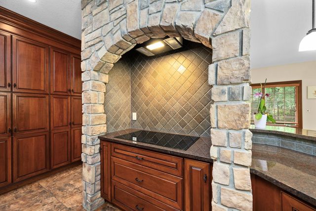 2296 Forest Reed Place, Le Claire, IA 52753