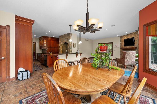 2296 Forest Reed Place, Le Claire, IA 52753