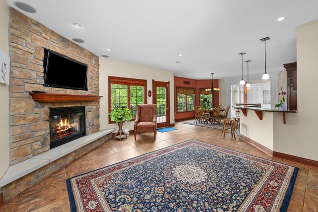 2296 Forest Reed Place, Le Claire, IA 52753