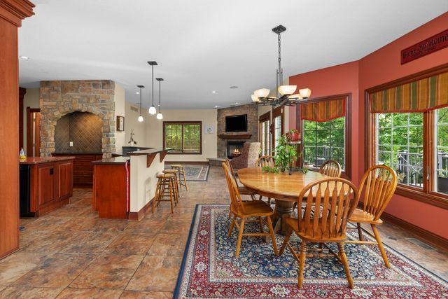 2296 Forest Reed Place, Le Claire, IA 52753
