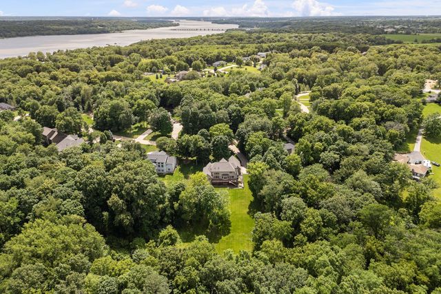 2296 Forest Reed Place, Le Claire, IA 52753
