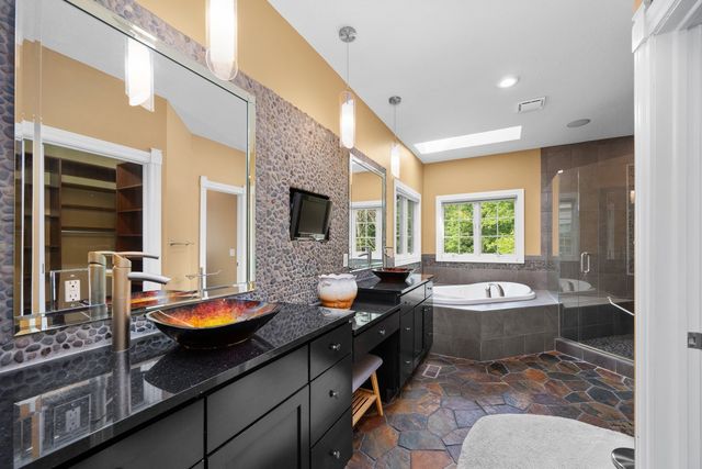 2296 Forest Reed Place, Le Claire, IA 52753