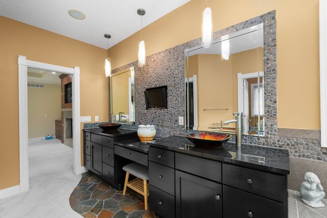 2296 Forest Reed Place, Le Claire, IA 52753
