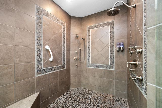 2296 Forest Reed Place, Le Claire, IA 52753