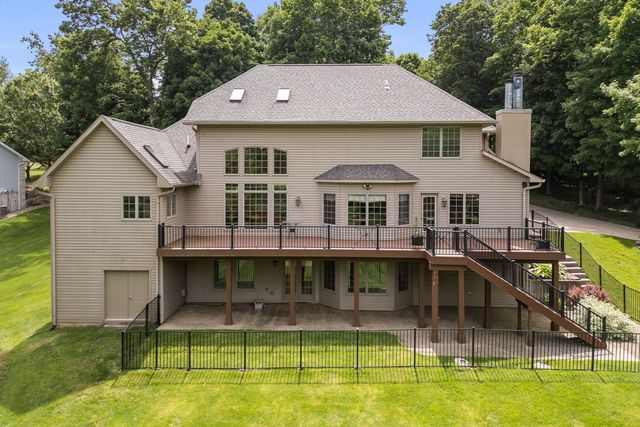 2296 Forest Reed Place, Le Claire, IA 52753