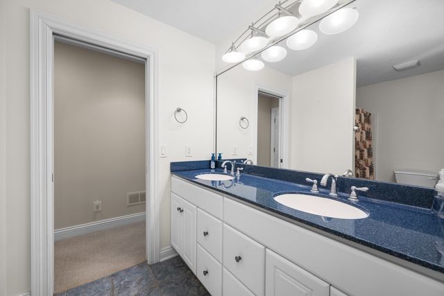 2296 Forest Reed Place, Le Claire, IA 52753