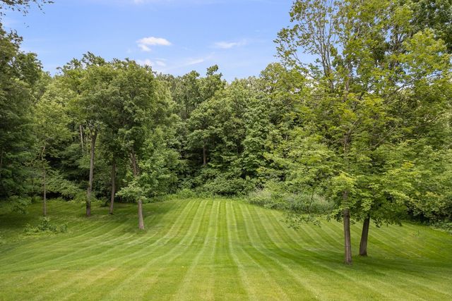 2296 Forest Reed Place, Le Claire, IA 52753