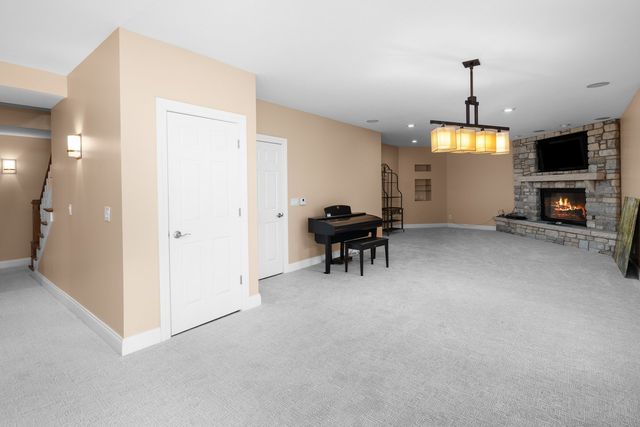 2296 Forest Reed Place, Le Claire, IA 52753