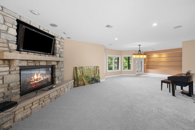 2296 Forest Reed Place, Le Claire, IA 52753