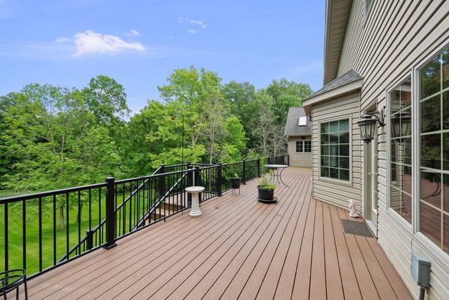 2296 Forest Reed Place, Le Claire, IA 52753