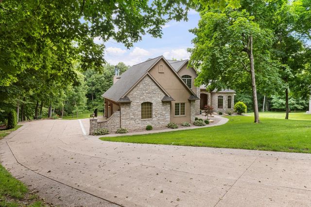 2296 Forest Reed Place, Le Claire, IA 52753