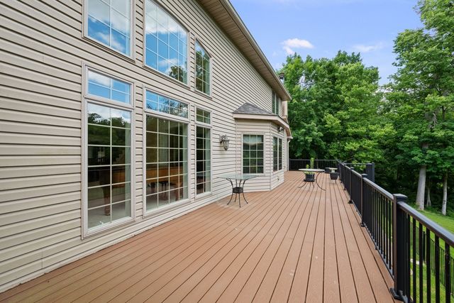 2296 Forest Reed Place, Le Claire, IA 52753
