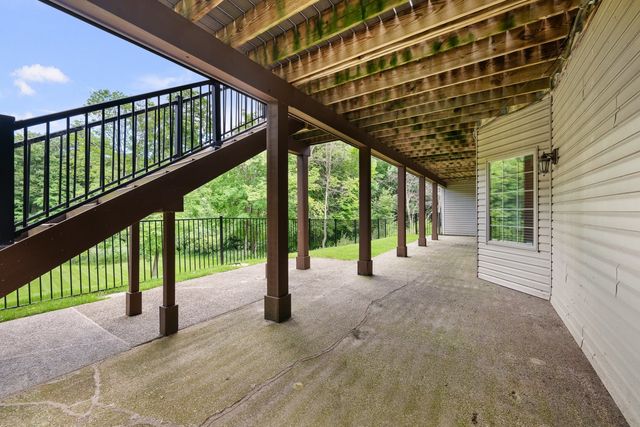 2296 Forest Reed Place, Le Claire, IA 52753