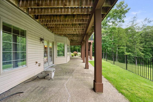 2296 Forest Reed Place, Le Claire, IA 52753