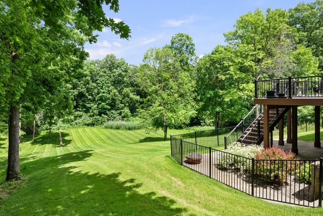2296 Forest Reed Place, Le Claire, IA 52753
