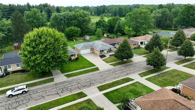 146 Elmsford Drive, West Seneca, NY 14224