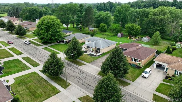 146 Elmsford Drive, West Seneca, NY 14224