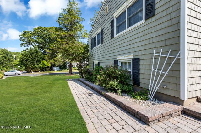 375 Oak Hill Road, Red Bank, NJ 07701