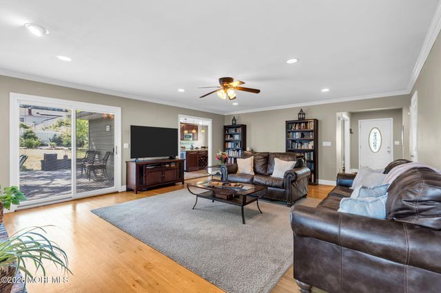 375 Oak Hill Road, Red Bank, NJ 07701