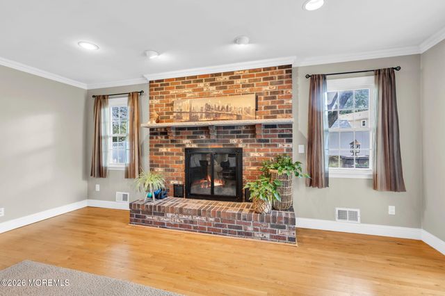 375 Oak Hill Road, Red Bank, NJ 07701