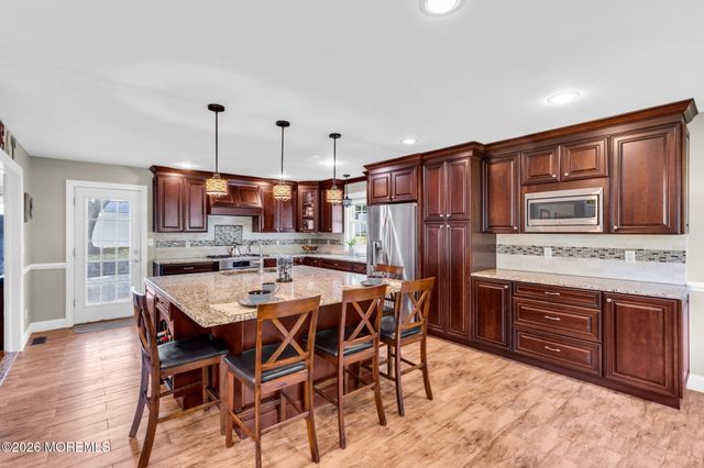 375 Oak Hill Road, Red Bank, NJ 07701