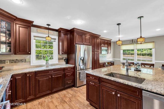 375 Oak Hill Road, Red Bank, NJ 07701