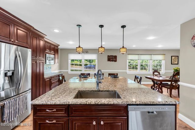 375 Oak Hill Road, Red Bank, NJ 07701