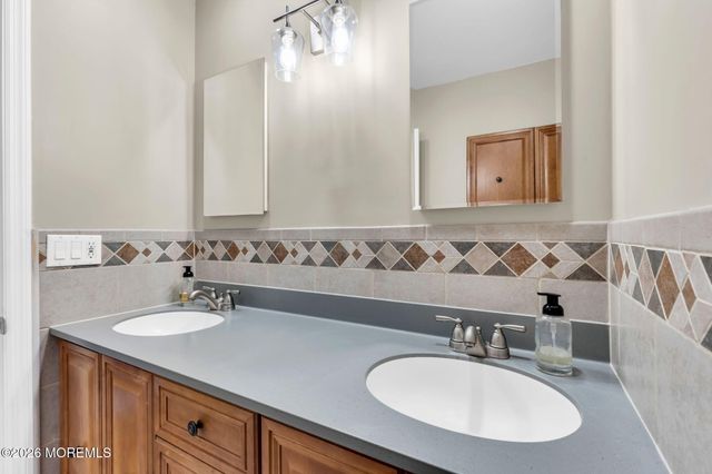 375 Oak Hill Road, Red Bank, NJ 07701