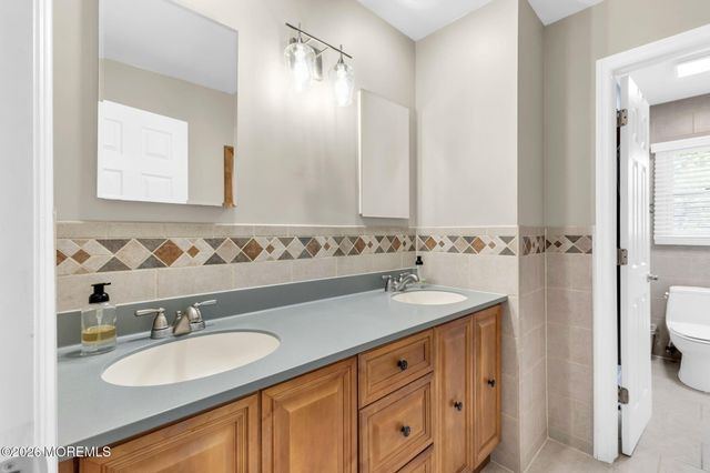 375 Oak Hill Road, Red Bank, NJ 07701