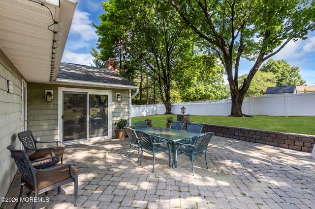 375 Oak Hill Road, Red Bank, NJ 07701