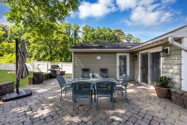 375 Oak Hill Road, Red Bank, NJ 07701