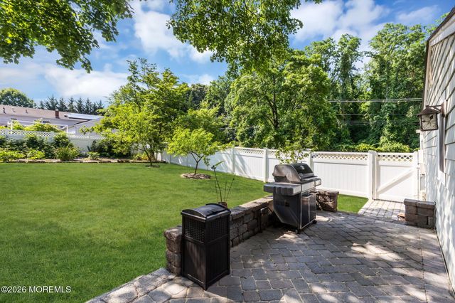 375 Oak Hill Road, Red Bank, NJ 07701