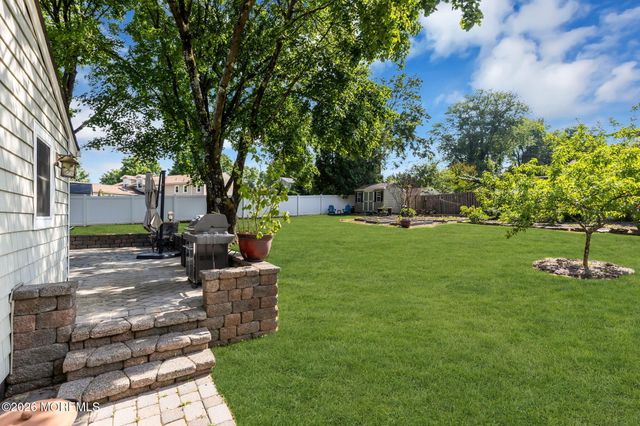 375 Oak Hill Road, Red Bank, NJ 07701