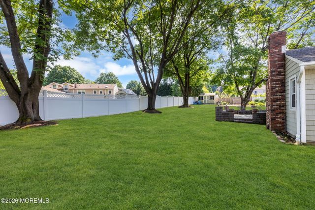 375 Oak Hill Road, Red Bank, NJ 07701