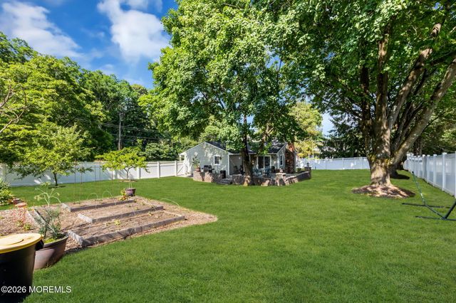 375 Oak Hill Road, Red Bank, NJ 07701