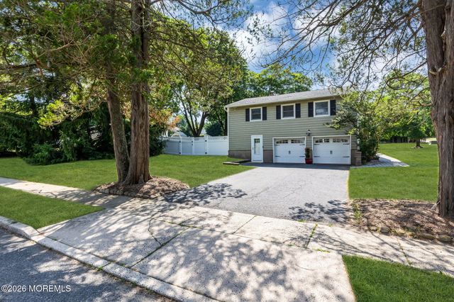375 Oak Hill Road, Red Bank, NJ 07701