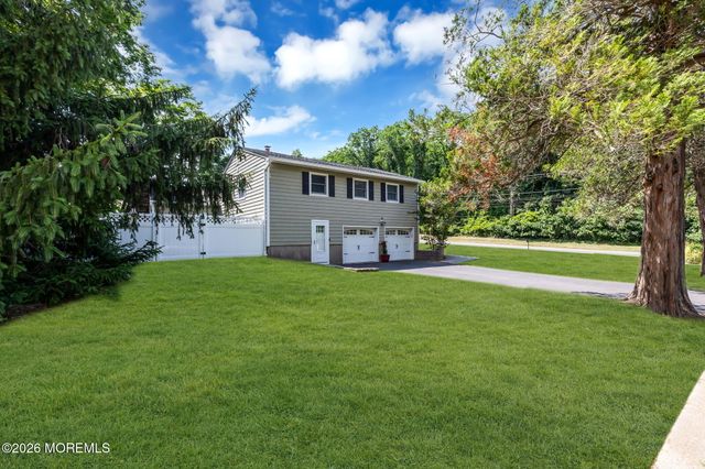 375 Oak Hill Road, Red Bank, NJ 07701