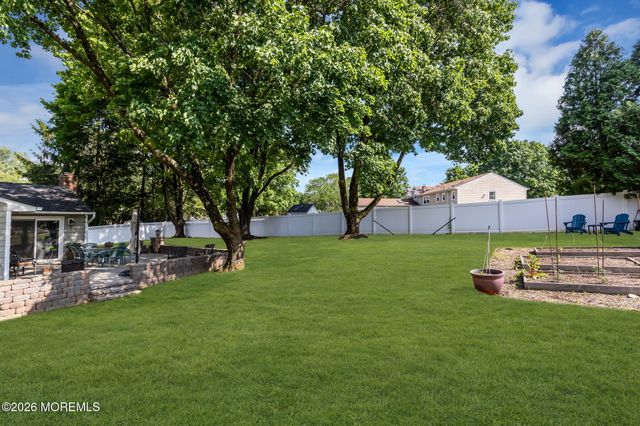 375 Oak Hill Road, Red Bank, NJ 07701