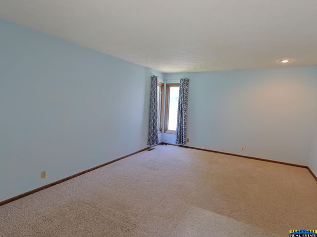 904 Iron Road, Papillion, NE 68046