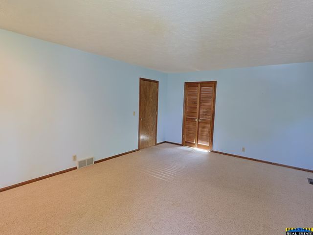 904 Iron Road, Papillion, NE 68046