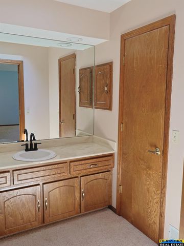 904 Iron Road, Papillion, NE 68046